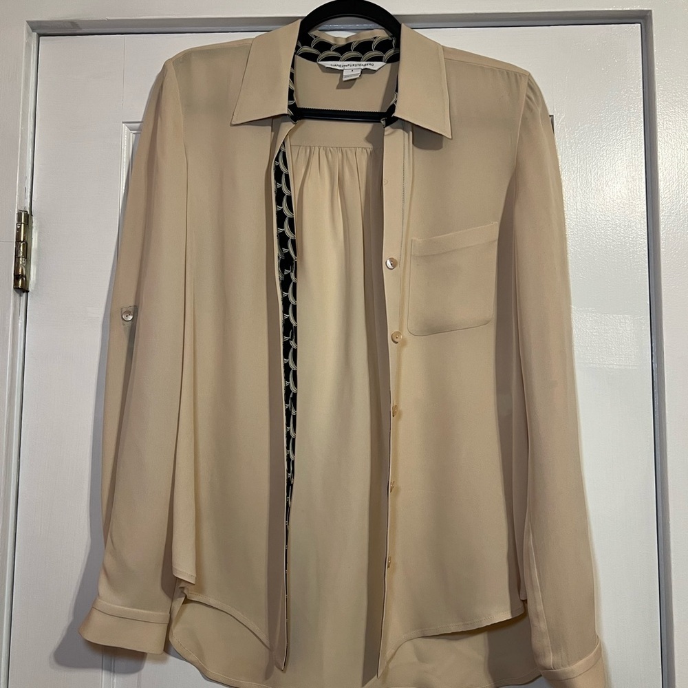 Diane Von Furstenberg Dvf Beige Silk Contrast Collar Blouse Size 4